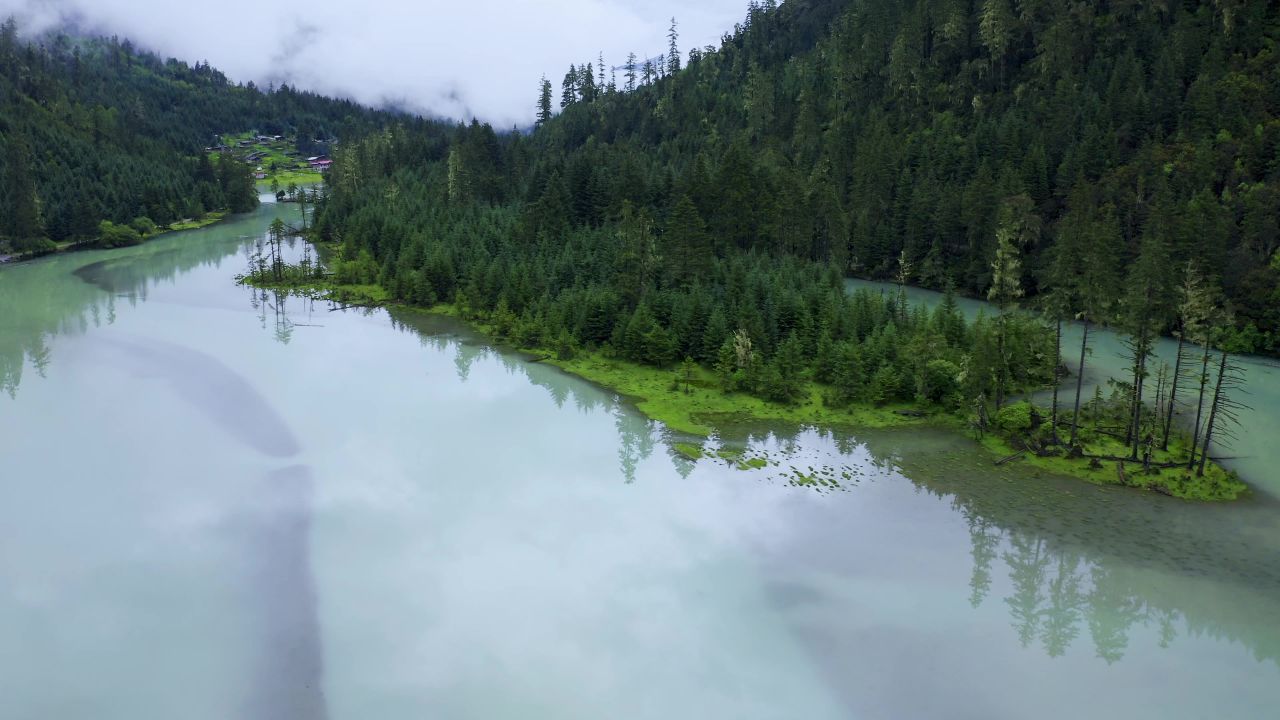 航拍川西莲花湖月亮湾湿地风景