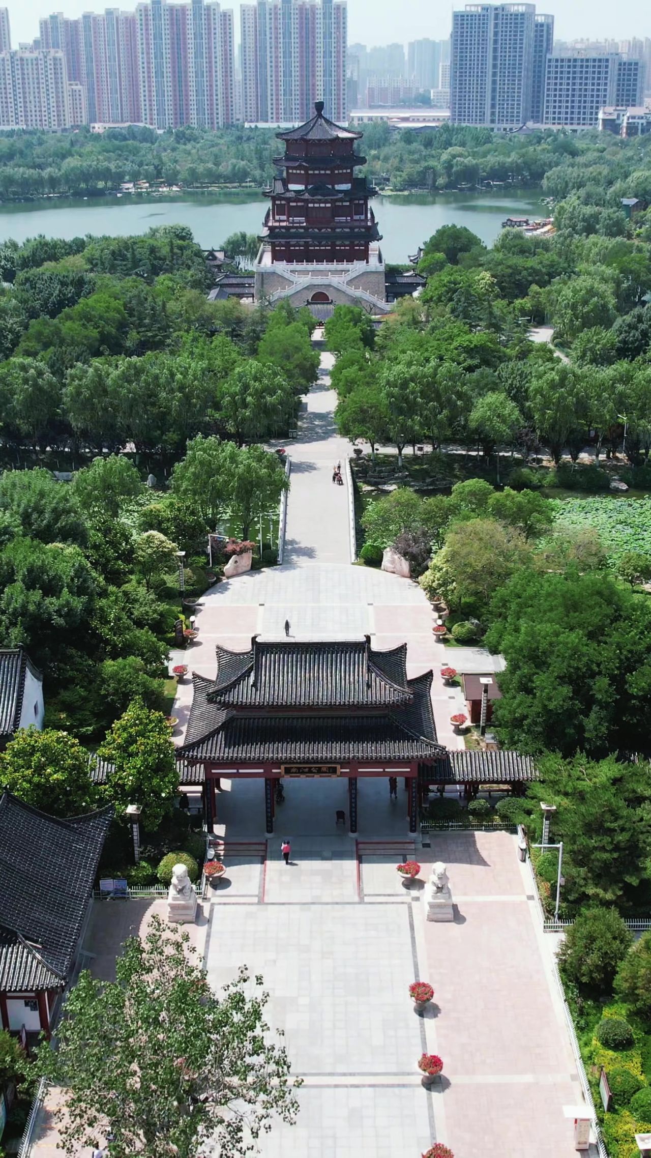 山东济宁南池公园竖排航拍