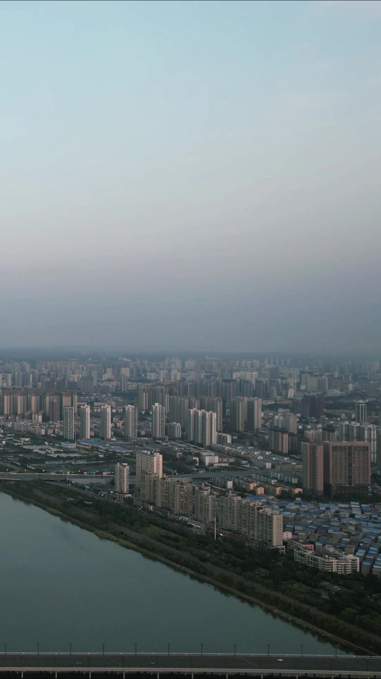 河南洛阳洛河风光竖屏航拍 