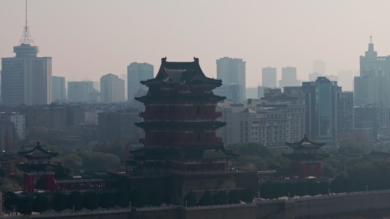 江西南昌滕王阁城市建筑航拍 7