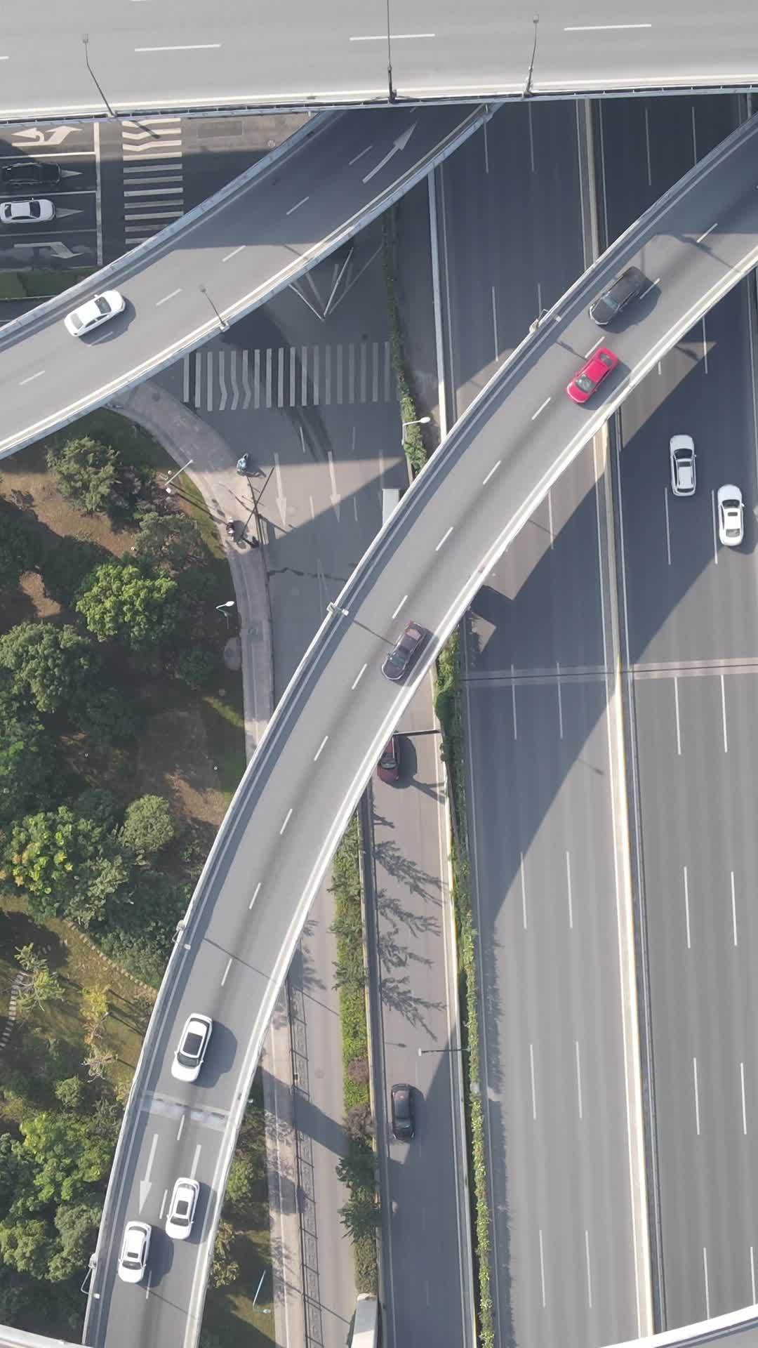 繁忙都市的空中交响