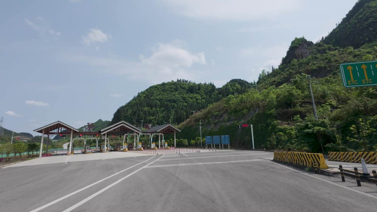 4k高速公路收费站进站 出站行驶第一视角