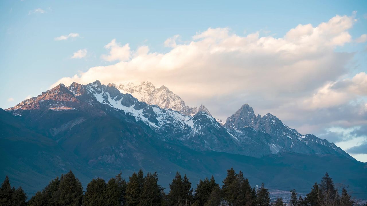 丽江玉龙雪山日落延时摄影