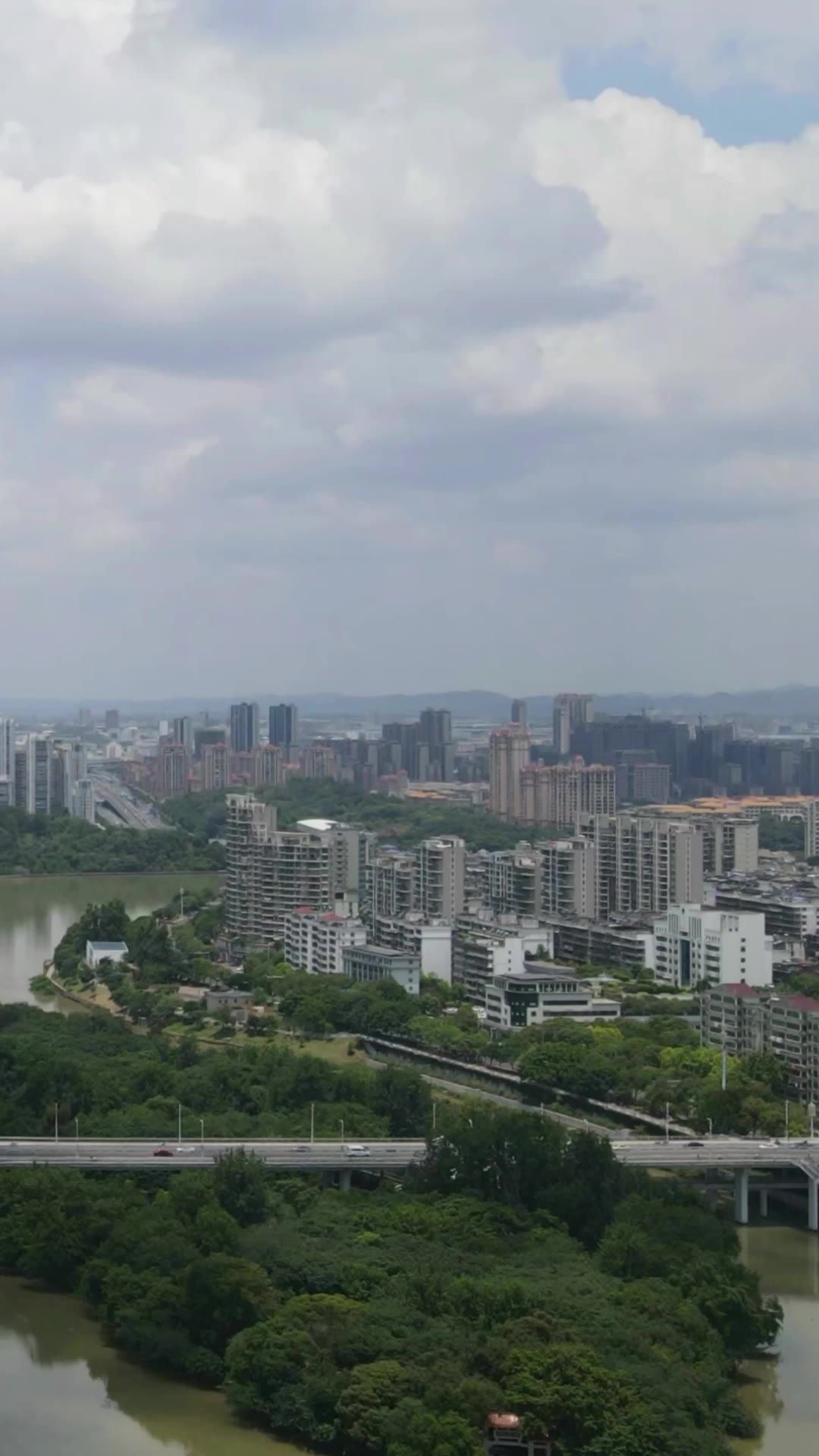 城市延时江西赣州城市风光竖屏航拍