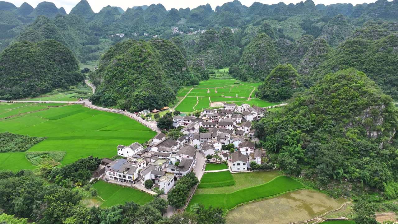 夏日万峰林乡村田园风光如诗如画