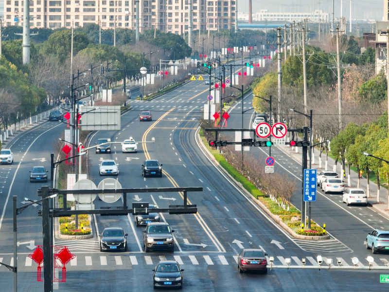 航拍昆山城镇道路风光新春氛围 3