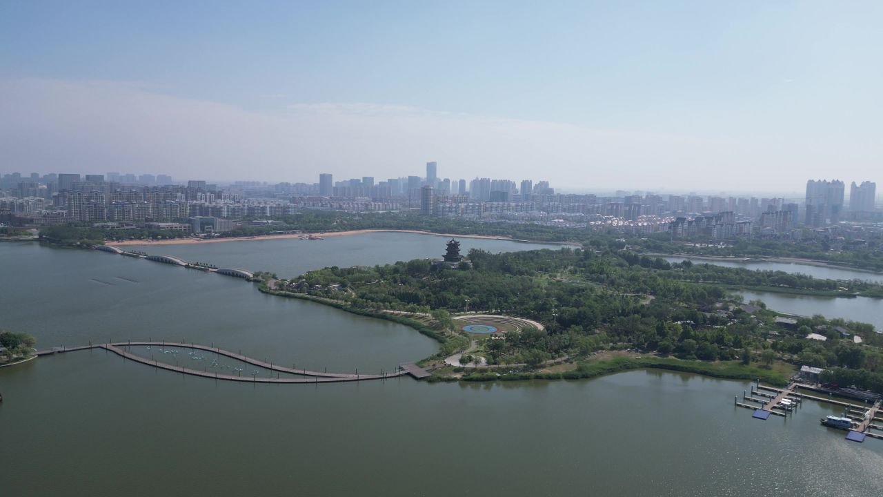 航拍山东东营清风湖公园