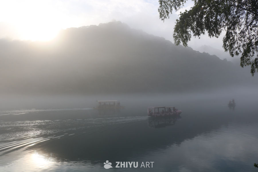 美人伫雾观静湖 3