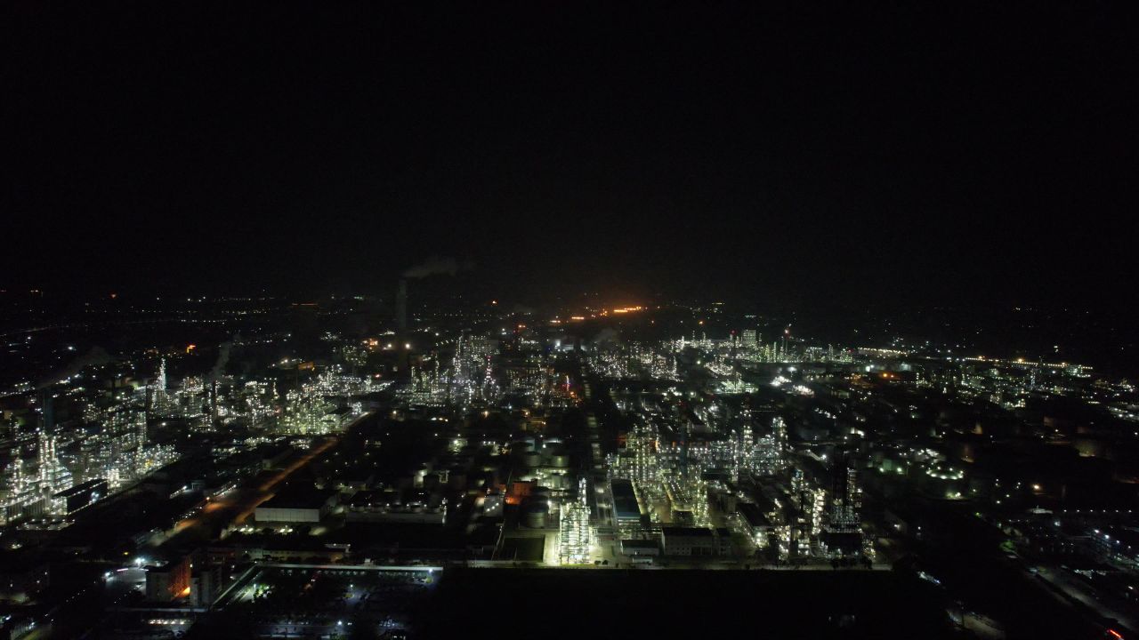 中国石化茂名石化工厂夜景航拍  