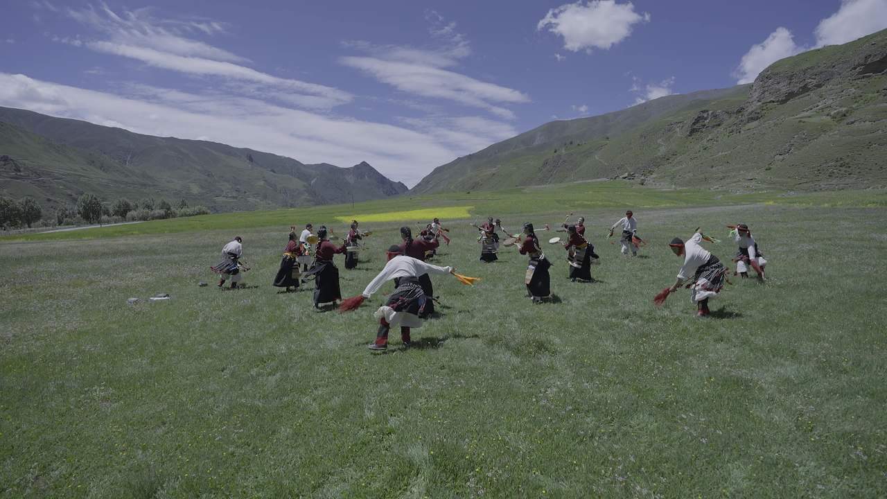 高原草地民族舞蹈