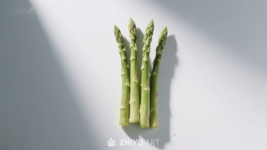 四根芦笋置于白色背景上