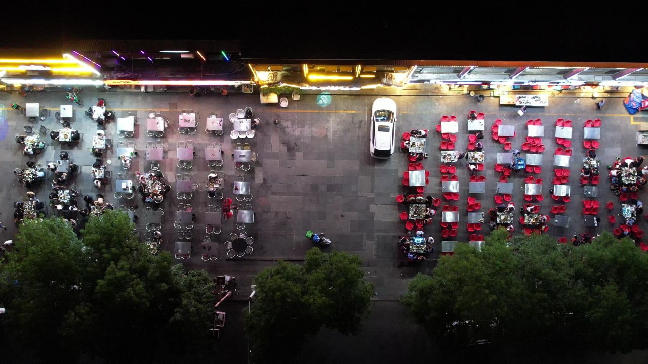 城市夜景人间烟火气息夜宵摊航拍山东东营 