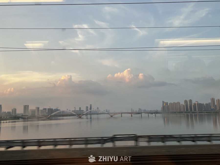 城市日落列车窗外景色