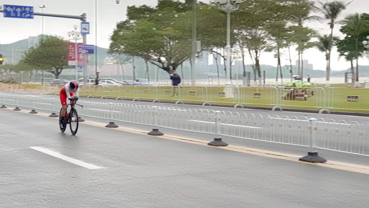 全运会珠海情路路公路自行车比赛二号骑行者