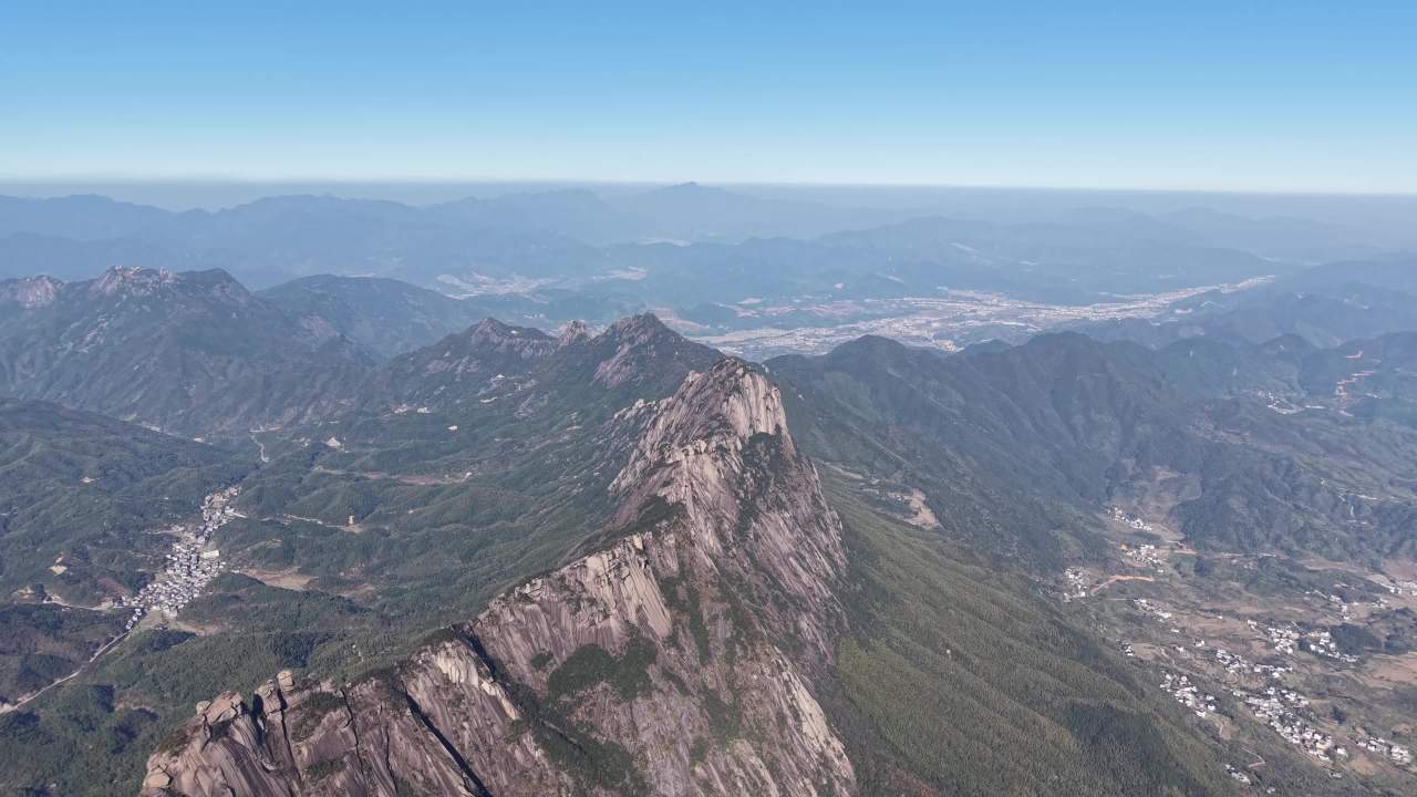 山巅俯瞰