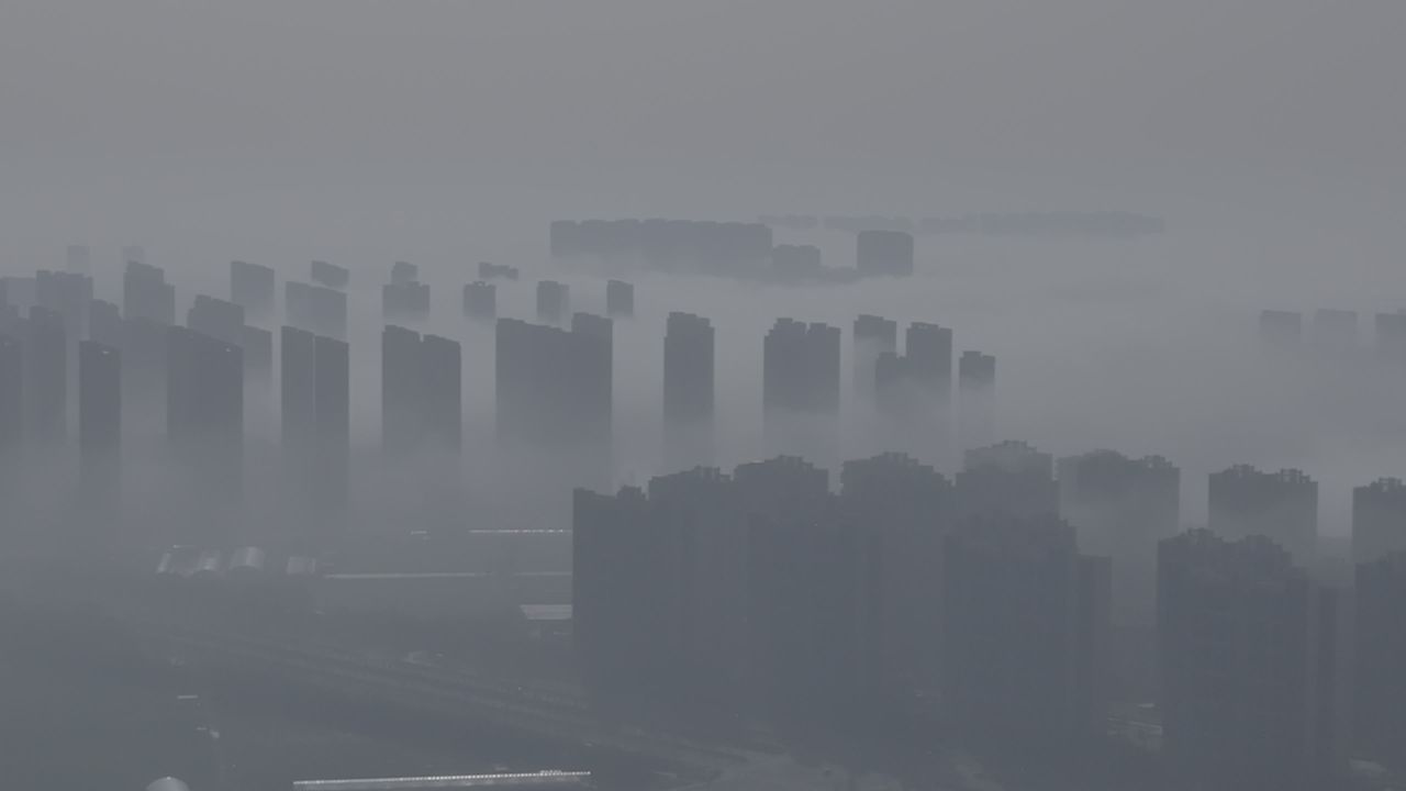 雾中城市
