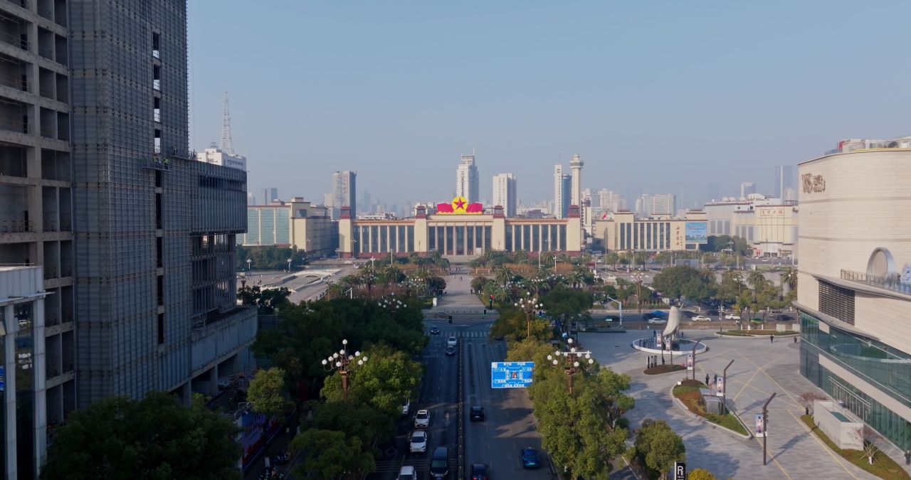 江西南昌八一广场城市风光航拍 9