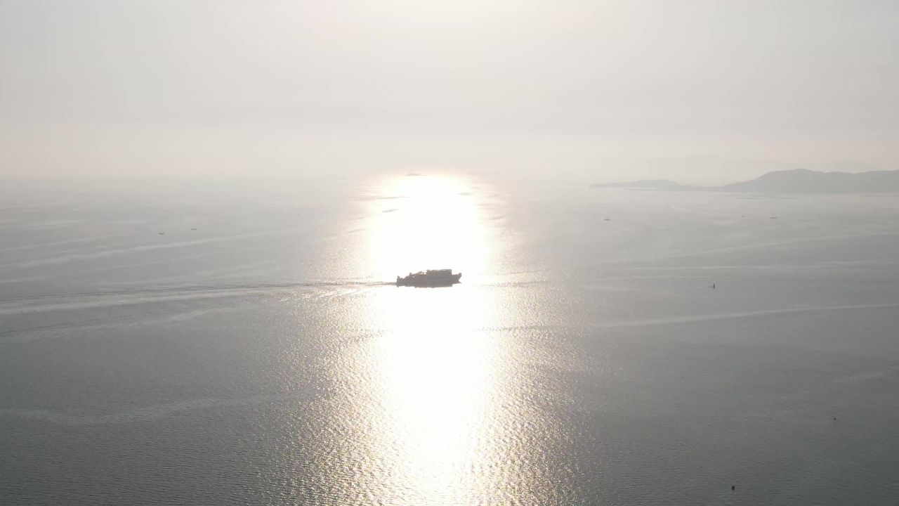 大海海洋沙滩礁石海岛自然风光航拍 