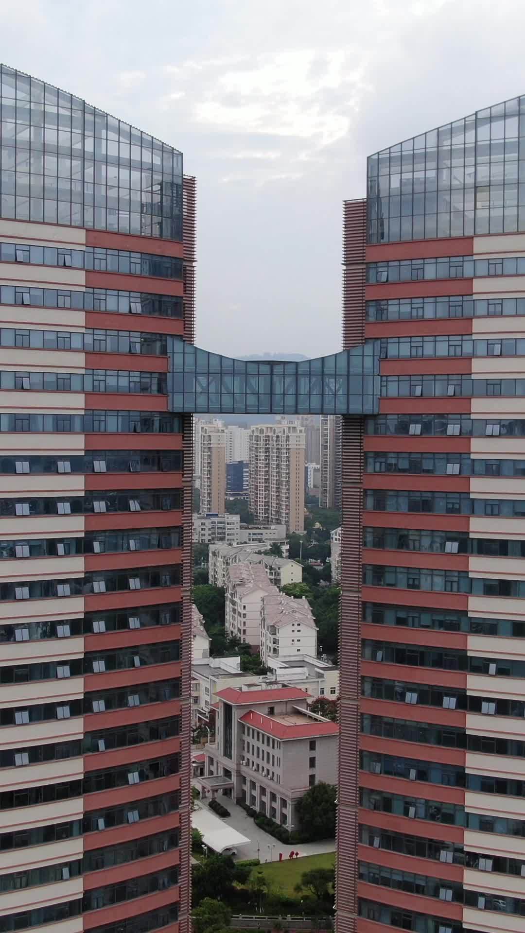 双塔连桥现代都市