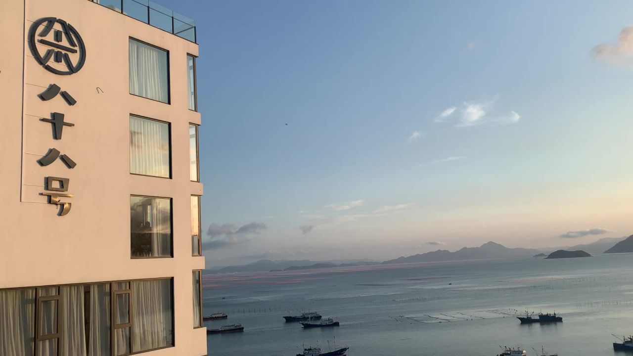 八十八号 夕阳下的渔船