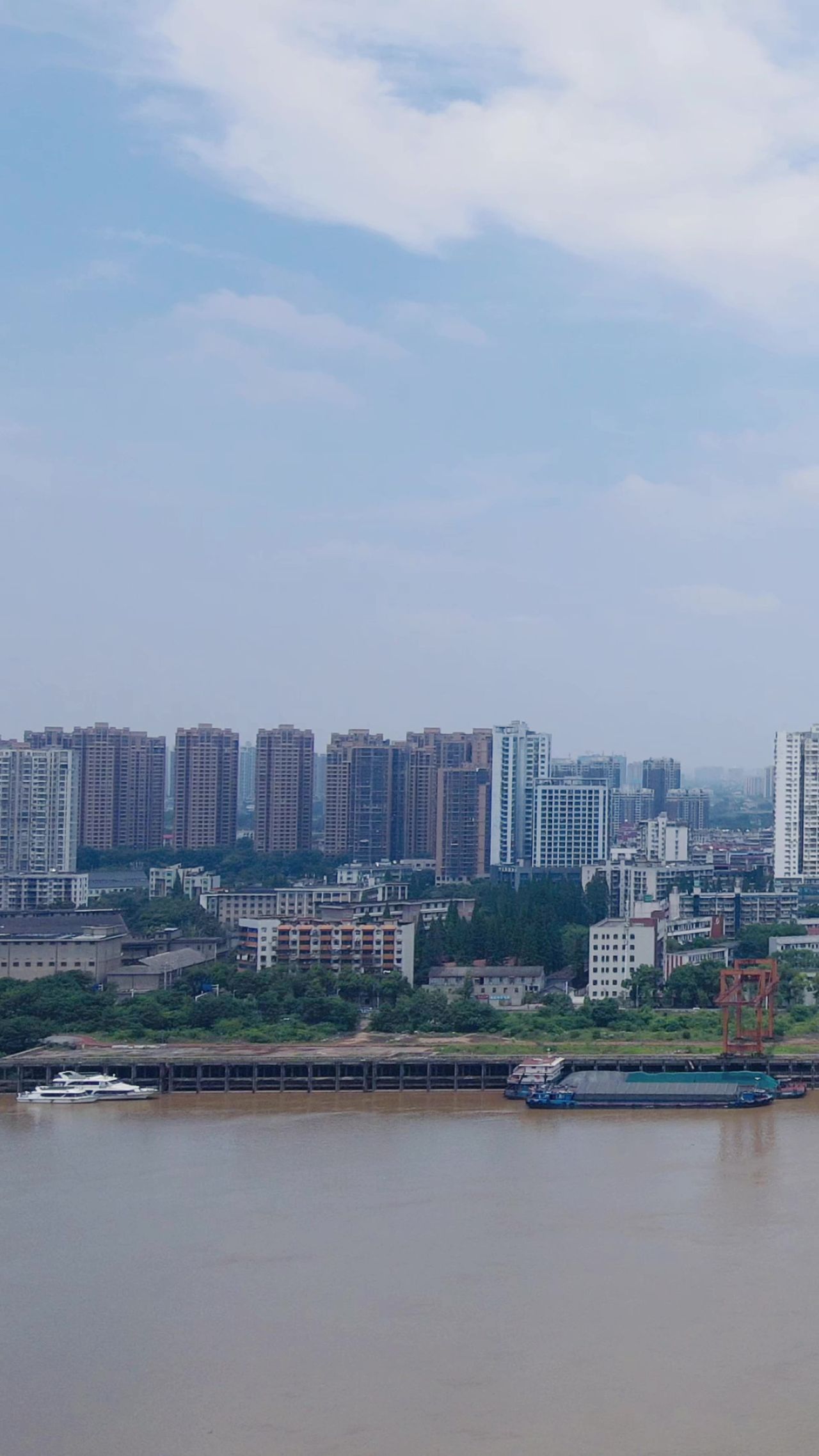 城市航拍湖南株洲湘江边高楼建筑