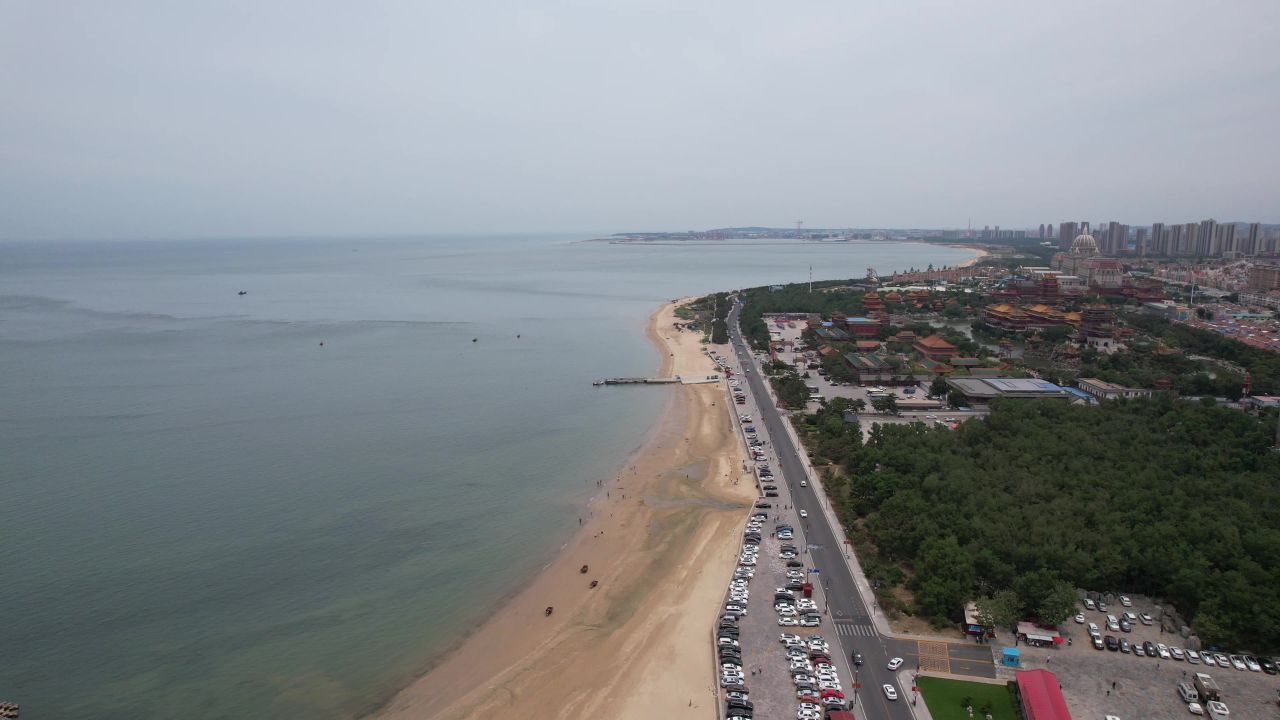 一望无际蓝色大海海洋风景航拍