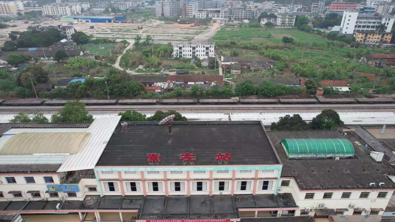 云南崇左火车站交通航拍  