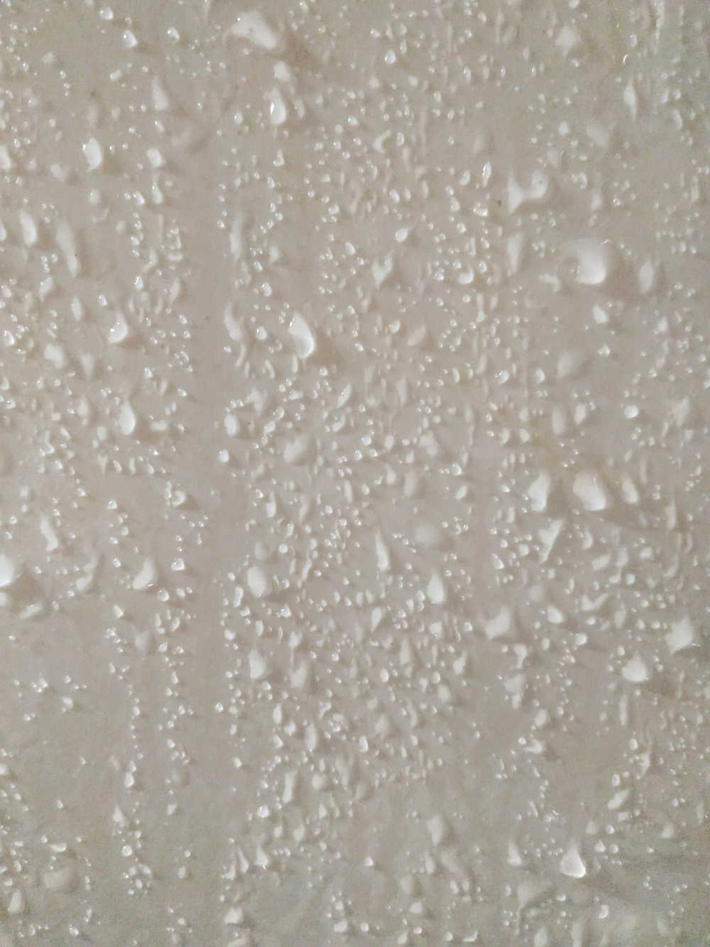 瓷砖上的水珠