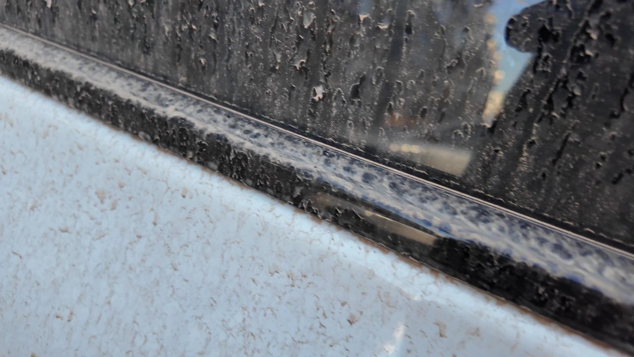 满是灰尘的车 6