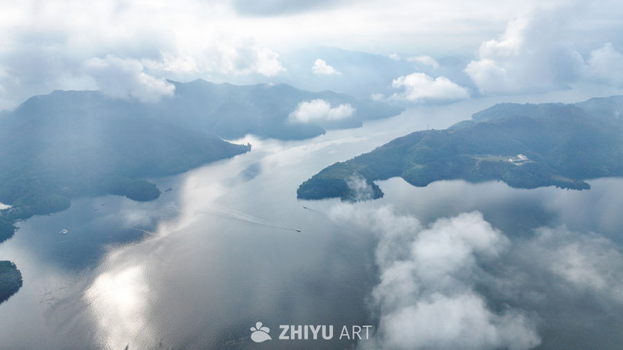 航拍云雾缭绕湖泊美景湖光山色自然风光 7