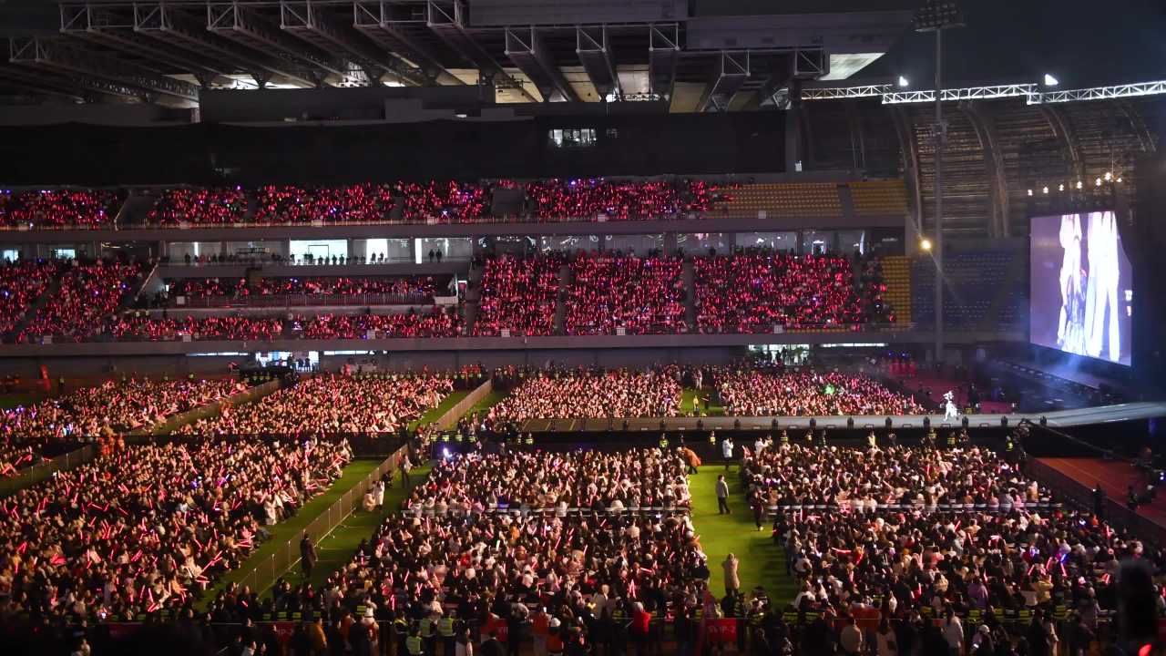 4k大型演唱会现场  演唱会观众热闹现场