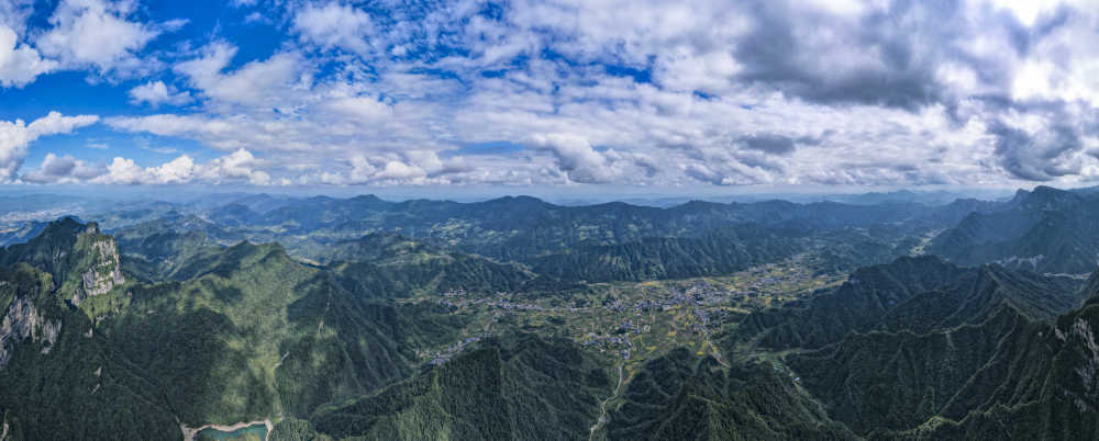 航拍湖南张家界天门山5A景区全景图