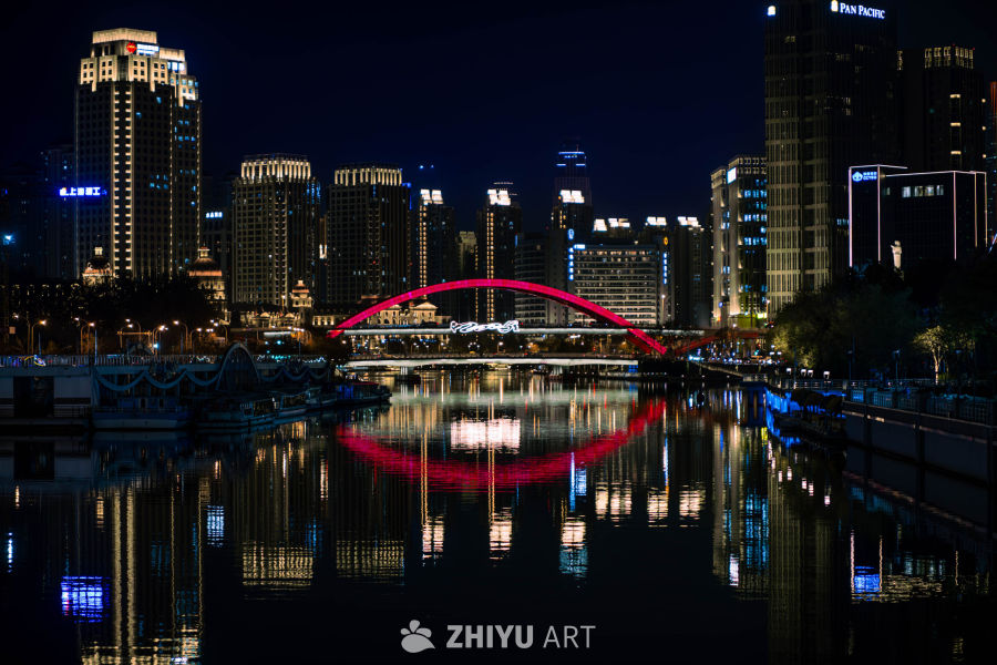 夜幕下的城市桥梁光影