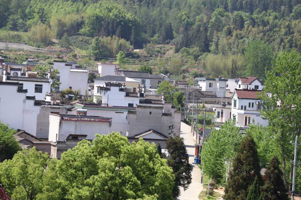黟县山脚之下的小村庄