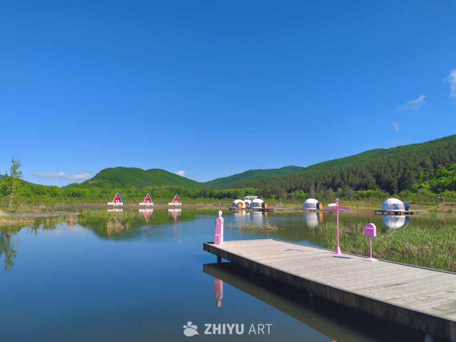 栈岸彩屋 山边湖景