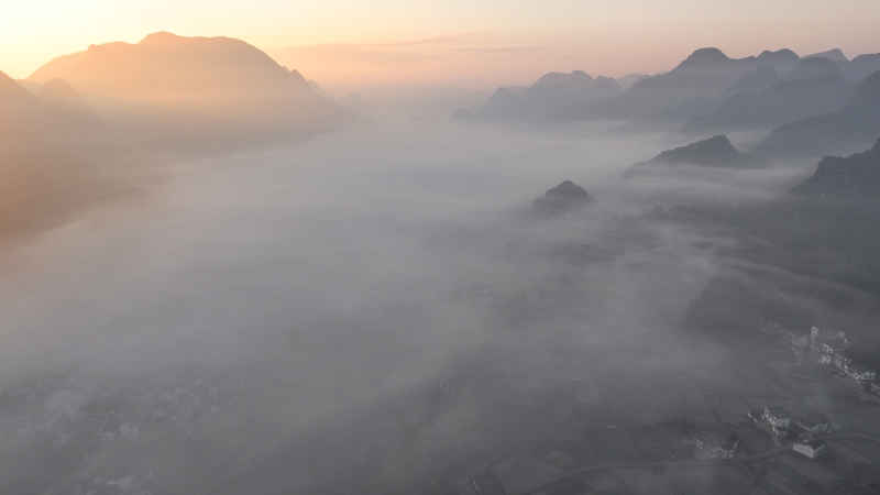 峰峦叠嶂晨曦