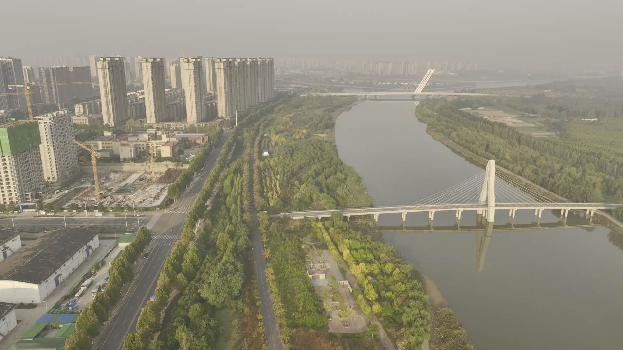 城市河畔风光