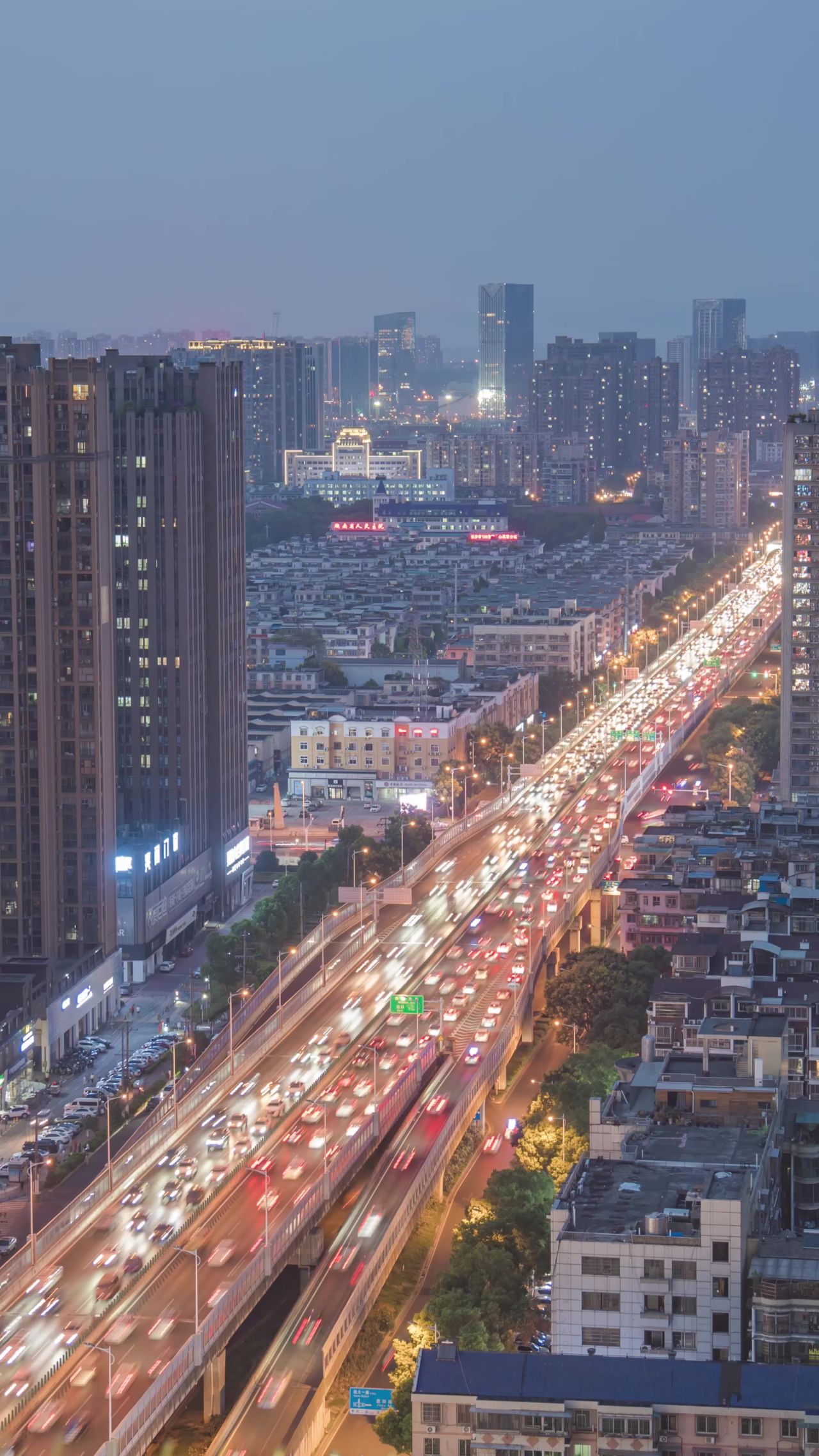 湖南长沙万家丽路拥堵交通