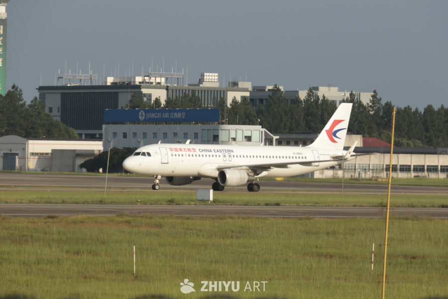 中国东方航空飞机准备起飞