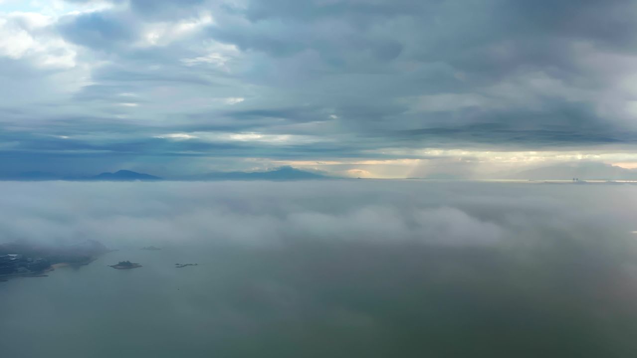  珠海三月空中俯瞰云雾缭绕自然景观三