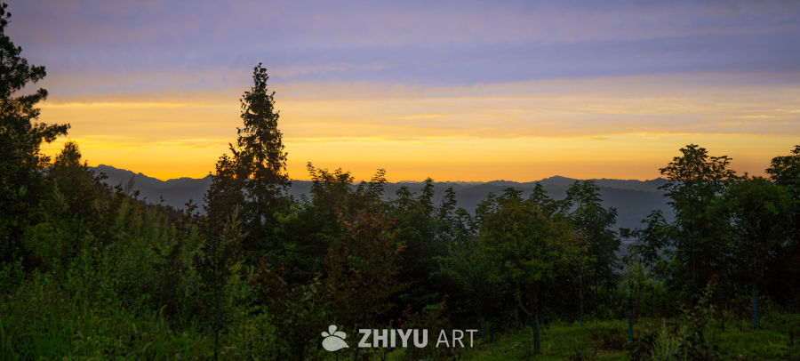 日落山景：静谧的自然之美
