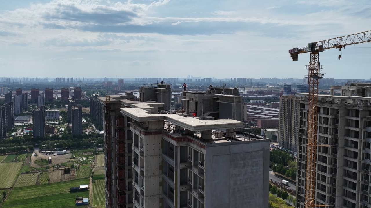 城市建设中的繁忙景象