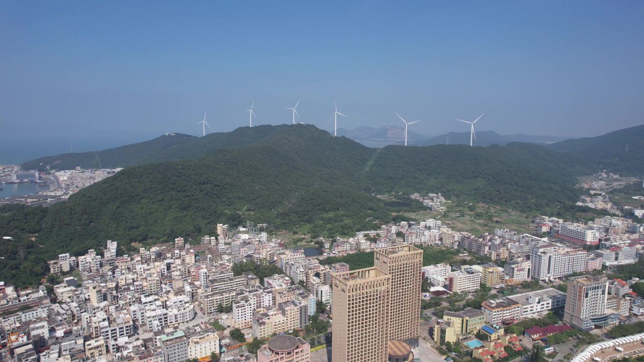 大海海洋沙滩礁石海岛自然风光航拍 