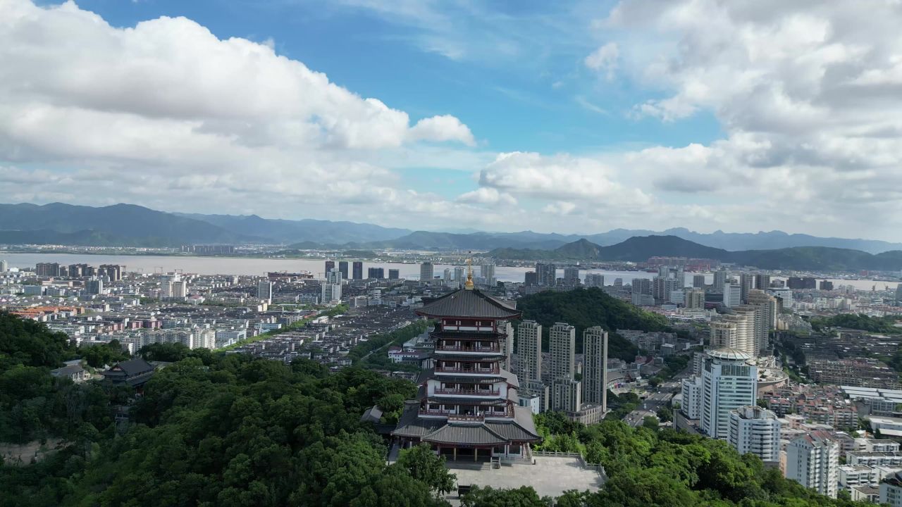  航拍台州白云飞瀑公园白云阁