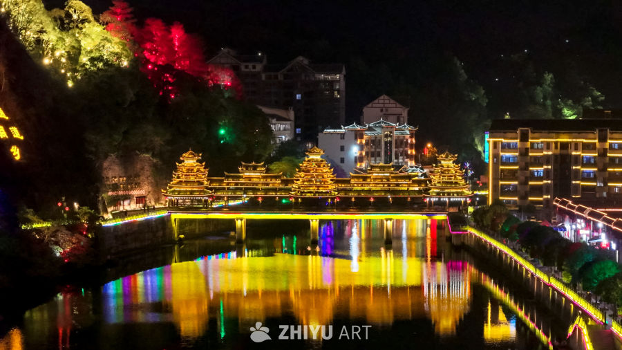 夜色中的古桥与倒影