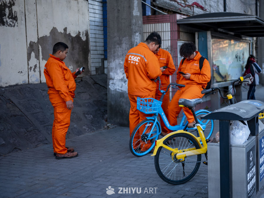 街头工人的片刻休息