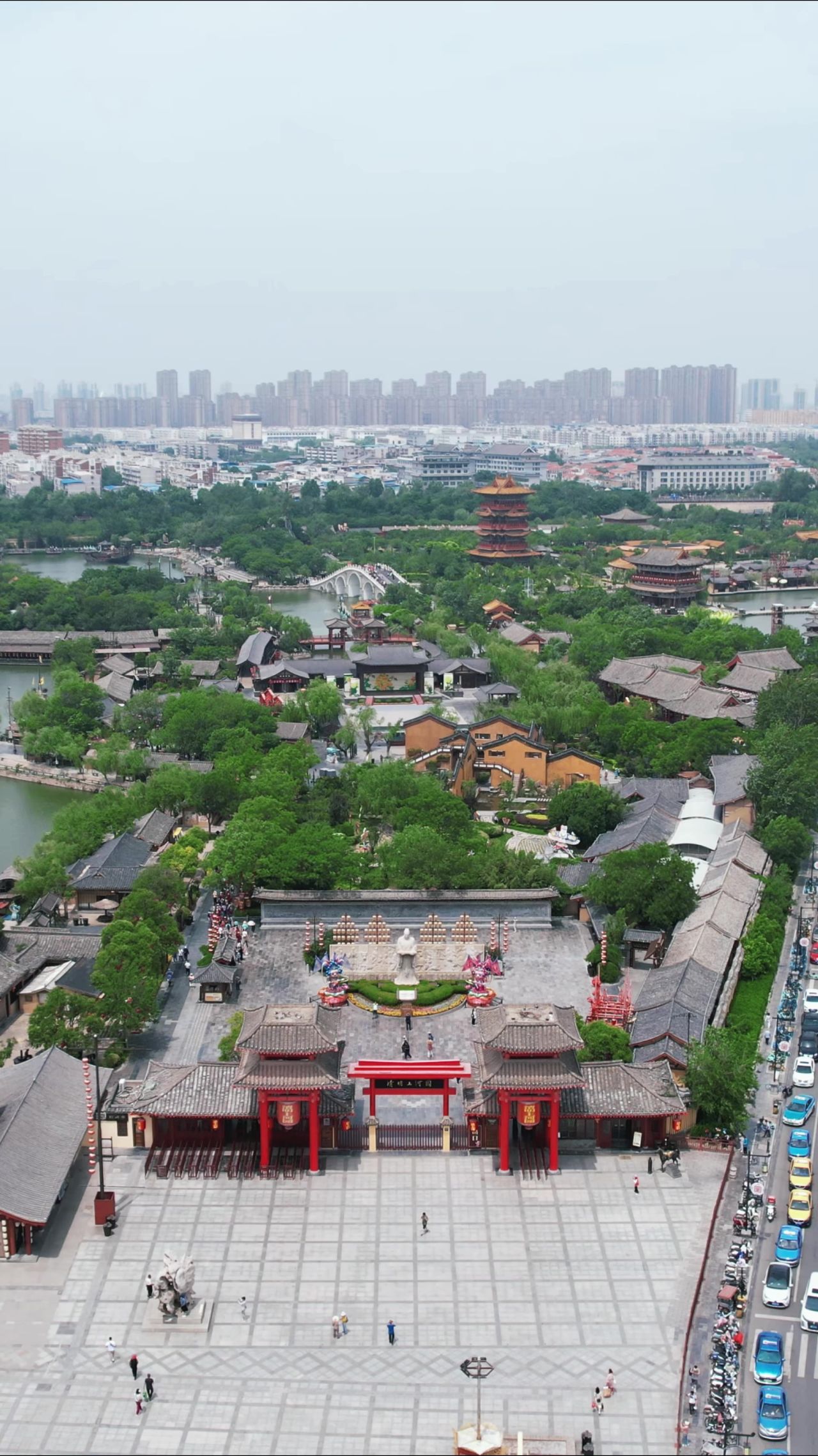 河南开封清明上河园5A景区竖屏航拍 