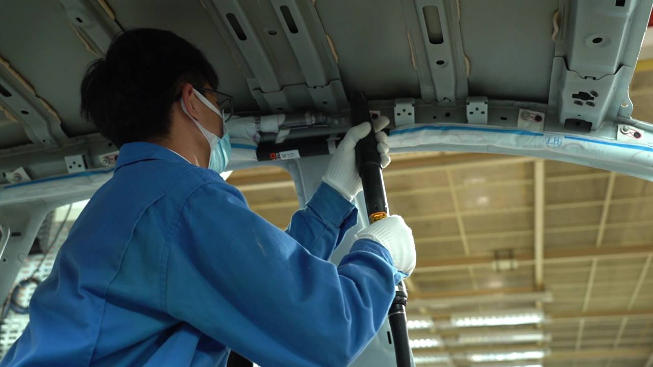 汽车制造流水线车间