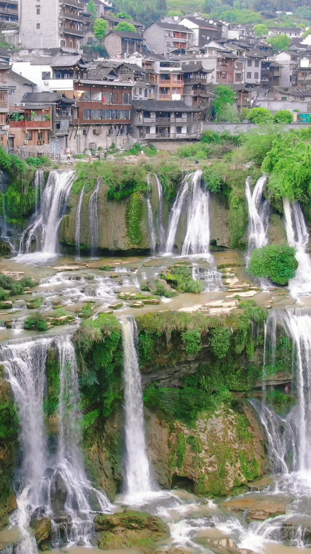 旅游景区湖南芙蓉镇瀑布竖屏