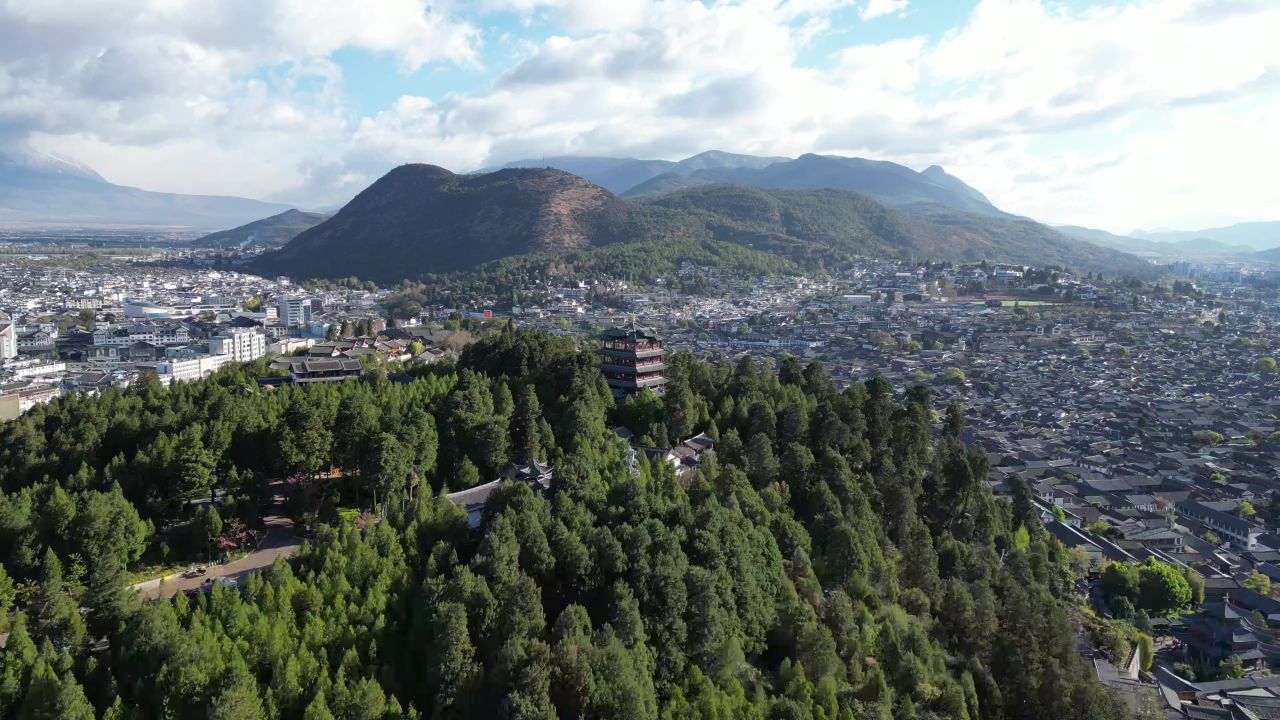 航拍云南丽江古城狮子山景区